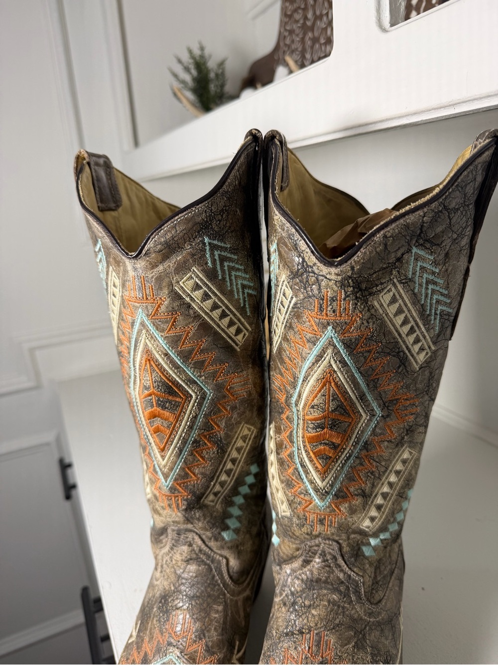 Corral Womens 8 Distressed Leather Cowboy Boots Southwestern Embroidered - Picture 3 of 11
